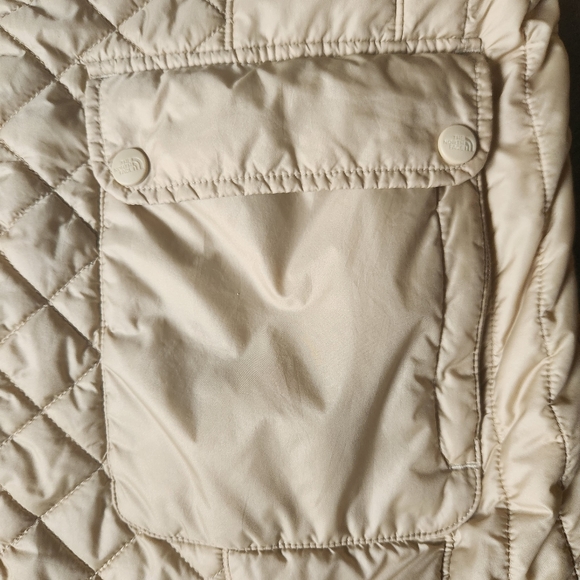 Ladies North Face winter coat, gold in color, nice condition! Sz. Large - Picture 3 of 8